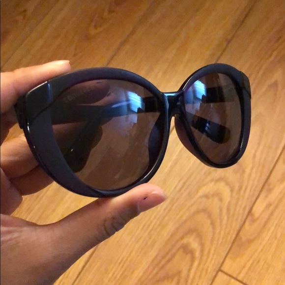 *Missing left screw* please read description. New converse Purple sunglasses - Picture 2 of 9